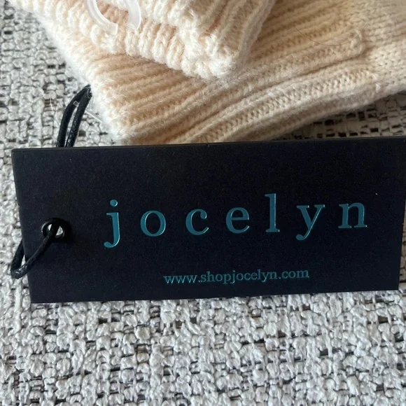 NWT Jocelyn Ivory Love Knit Mittens - Picture 6 of 7